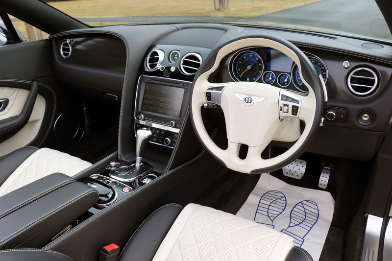 Bentley Continental GTC V8