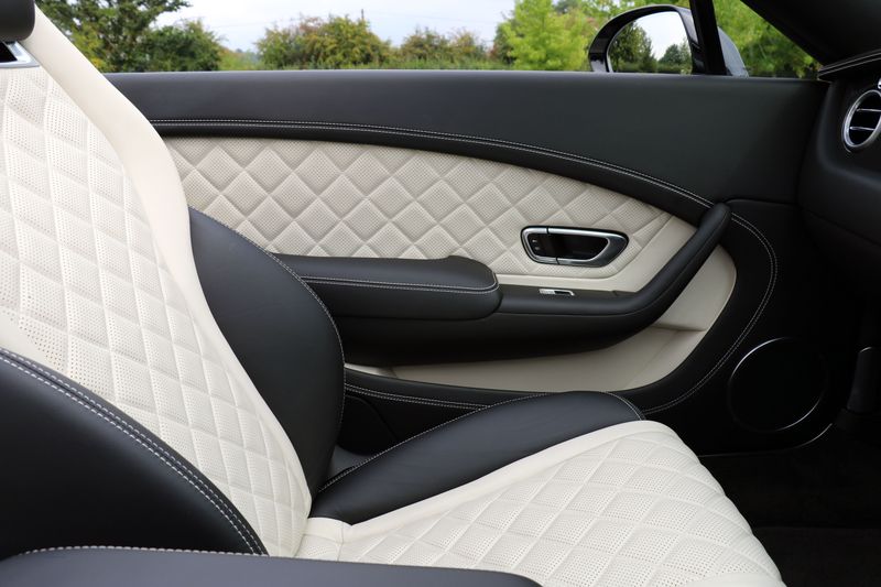 Bentley Continental GTC V8