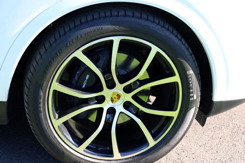 Porsche Cayenne 3.0 V6 Auto £25,000 in options!