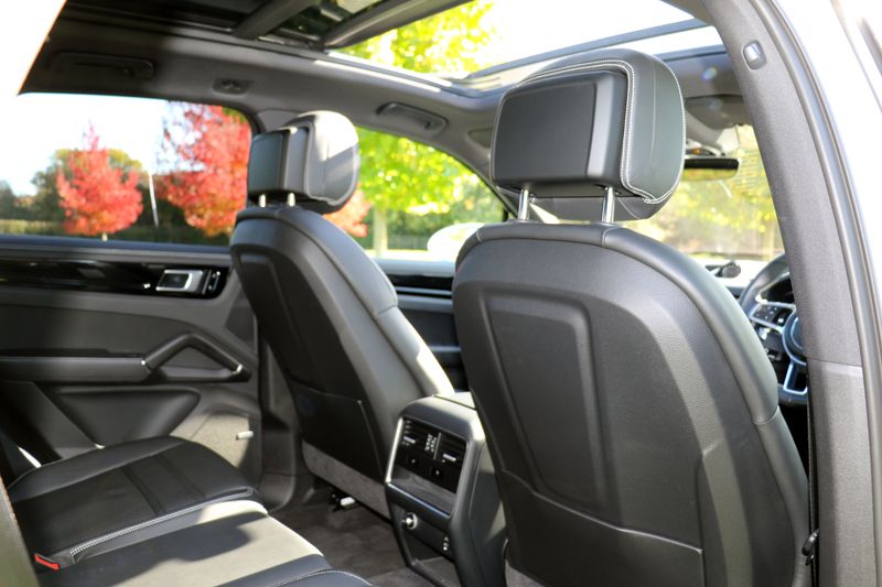 Porsche Cayenne 3.0 V6 Auto £25,000 in options!