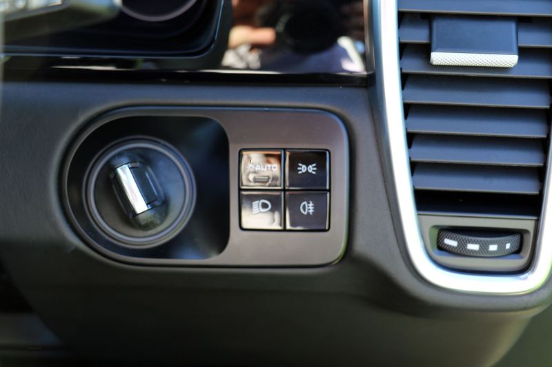 Porsche Cayenne 3.0 V6 Auto £25,000 in options!