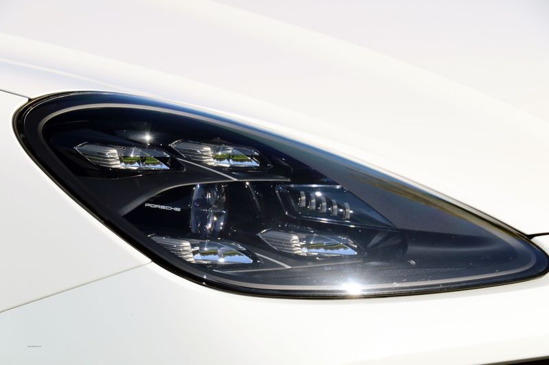 Porsche Cayenne 3.0 V6 Auto £25,000 in options!