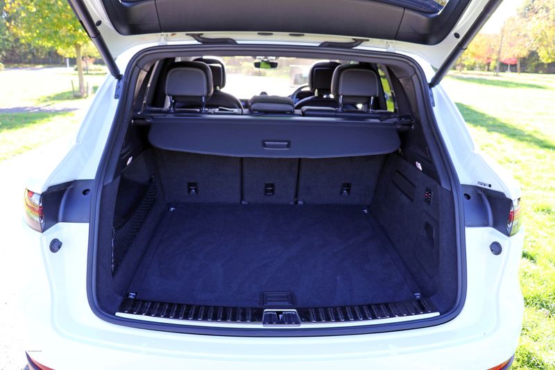 Porsche Cayenne 3.0 V6 Auto £25,000 in options!