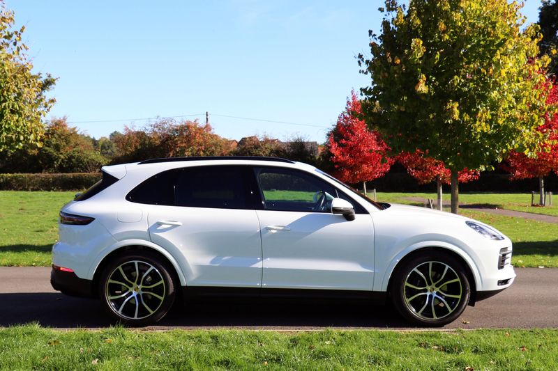 Porsche Cayenne 3.0 V6 Auto £25,000 in options!