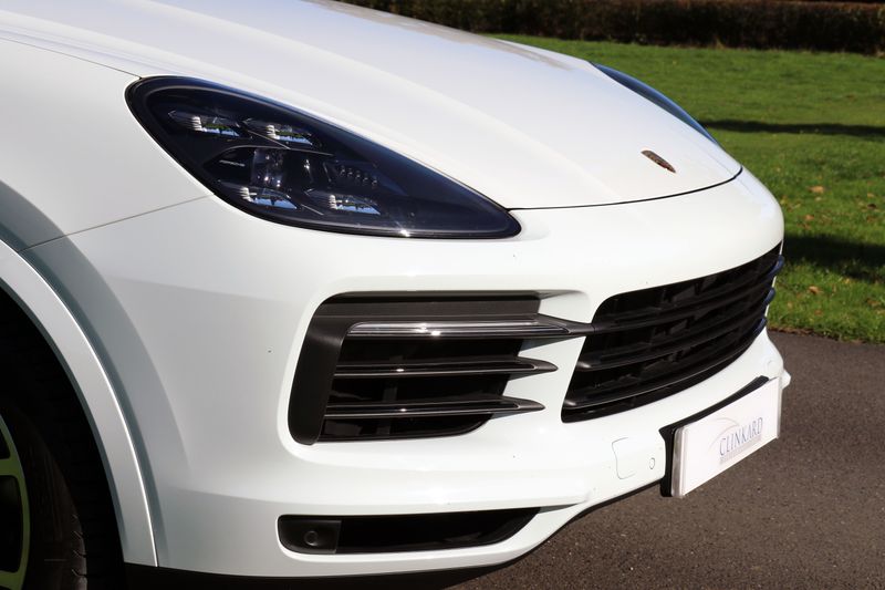 Porsche Cayenne 3.0 V6 Auto £25,000 in options!