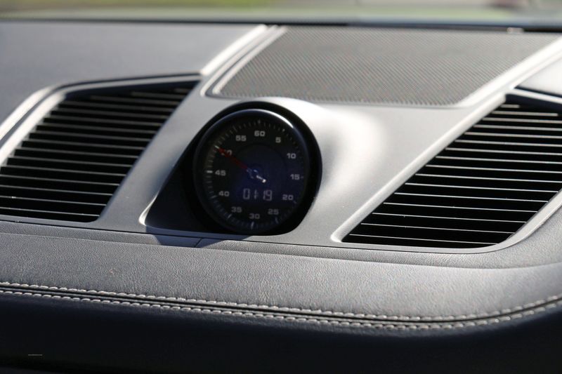 Porsche Cayenne 3.0 V6 Auto £25,000 in options!