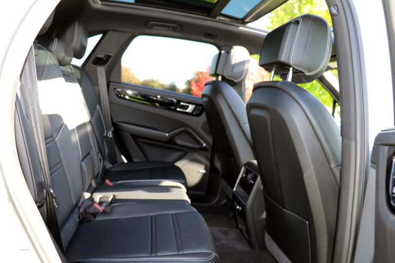 Porsche Cayenne 3.0 V6 Auto £25,000 in options!