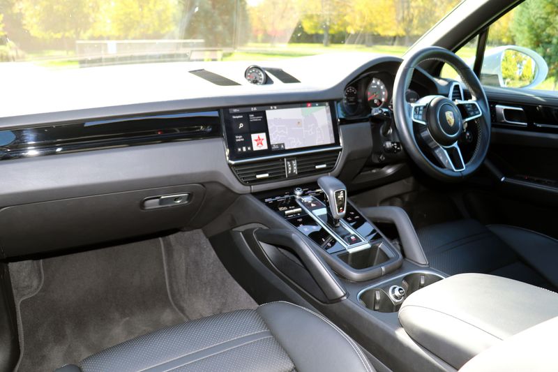 Porsche Cayenne 3.0 V6 Auto £25,000 in options!