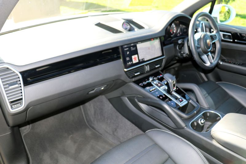 Porsche Cayenne 3.0 V6 Auto £25,000 in options!
