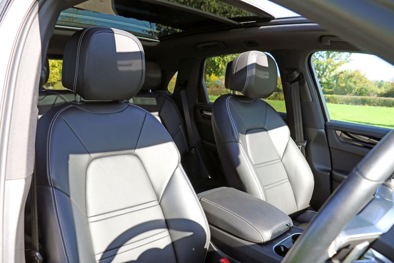 Porsche Cayenne 3.0 V6 Auto £25,000 in options!