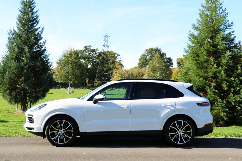 Porsche Cayenne 3.0 V6 Auto £25,000 in options!