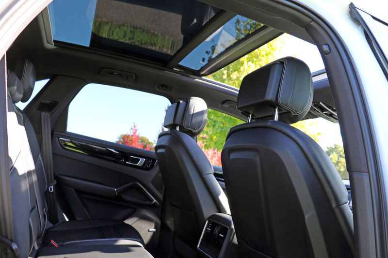 Porsche Cayenne 3.0 V6 Auto £25,000 in options!