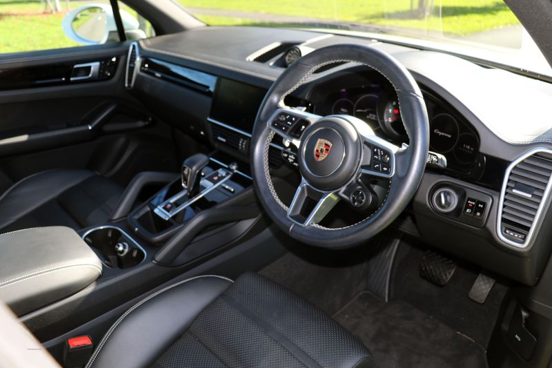 Porsche Cayenne 3.0 V6 Auto £25,000 in options!