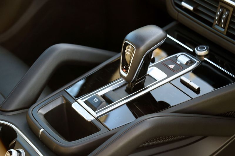 Porsche Cayenne 3.0 V6 Auto £25,000 in options!