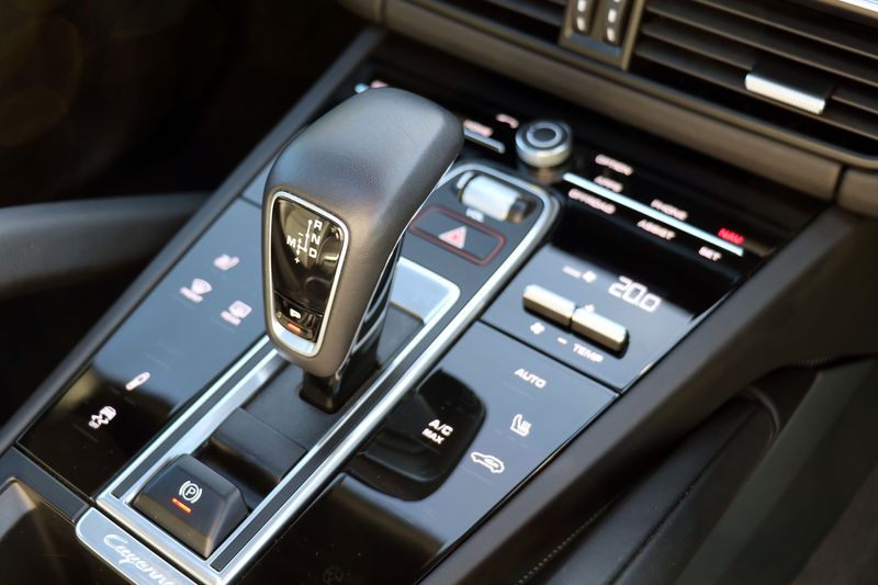 Porsche Cayenne 3.0 V6 Auto £25,000 in options!