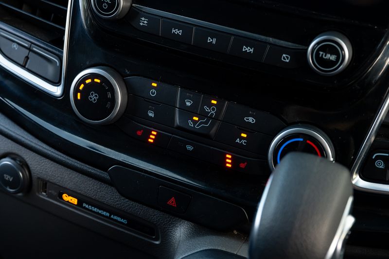 Ford Transit Custom (LWB) LTD MS-RT Automatic