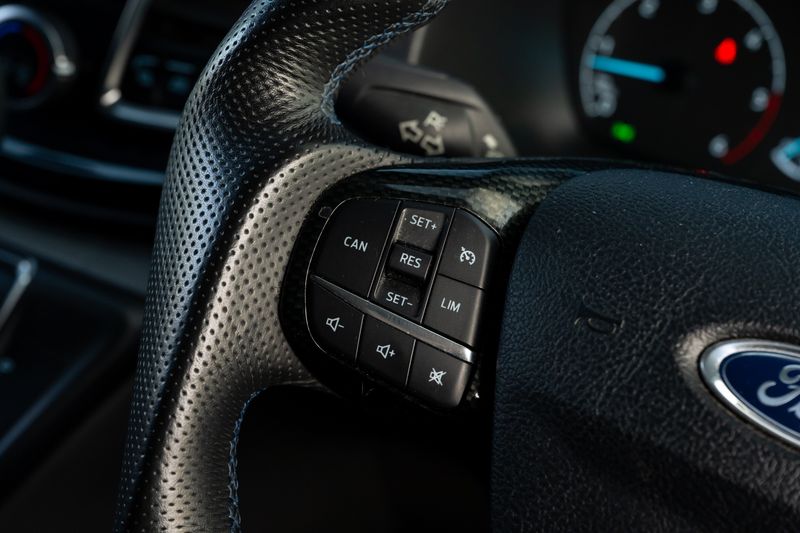 Ford Transit Custom (LWB) LTD MS-RT Automatic