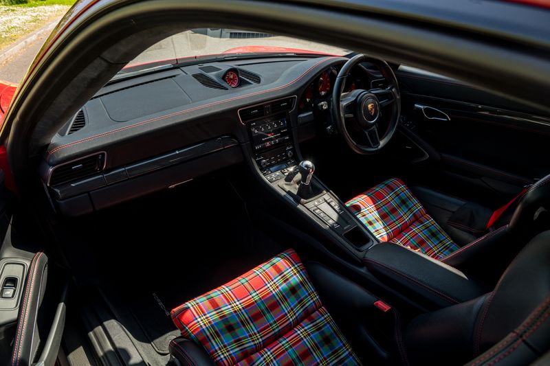 Porsche 911 (991) 4.0 GT3 Touring (Manual)