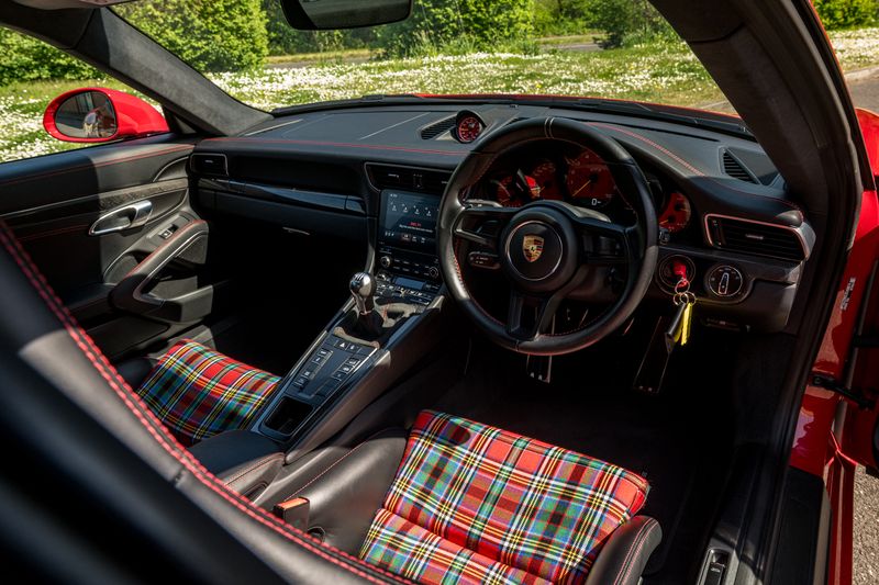 Porsche 911 (991) 4.0 GT3 Touring (Manual)