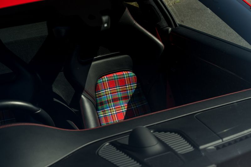 Porsche 911 (991) 4.0 GT3 Touring (Manual)