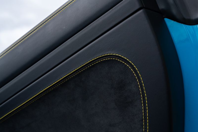 Porsche 718 Cayman 4.0 GT4 (Manual)