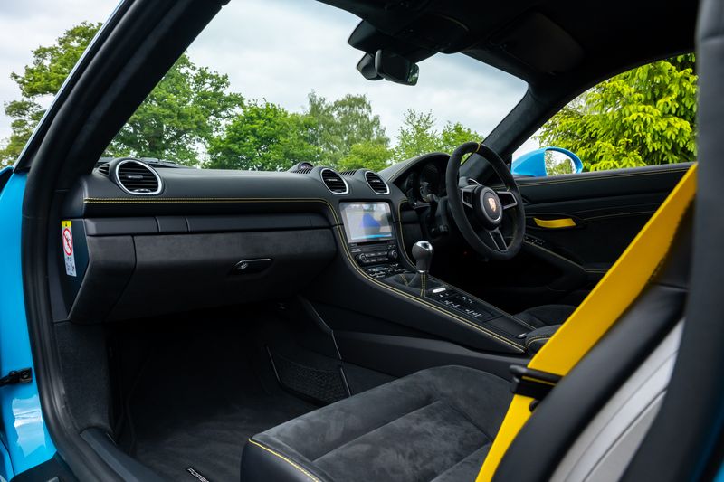 Porsche 718 Cayman 4.0 GT4 (Manual)