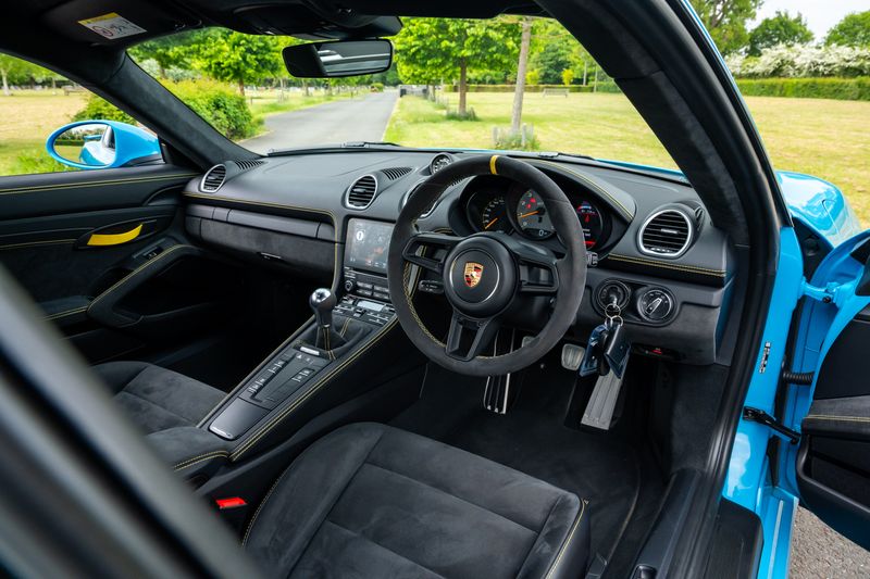 Porsche 718 Cayman 4.0 GT4 (Manual)