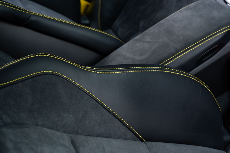 Porsche 718 Cayman 4.0 GT4 (Manual)