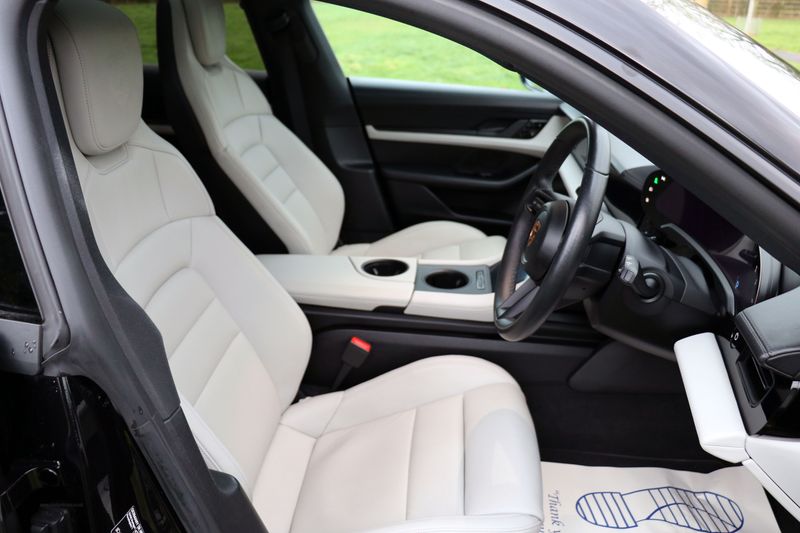 Porsche Taycan 4 Cross Turismo