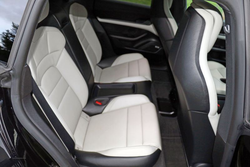 Porsche Taycan 4 Cross Turismo