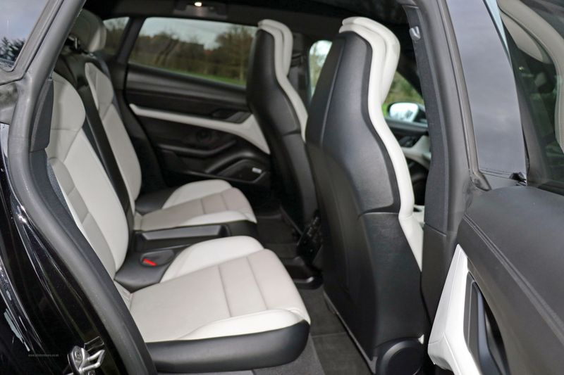 Porsche Taycan 4 Cross Turismo
