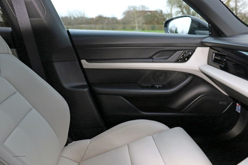 Porsche Taycan 4 Cross Turismo