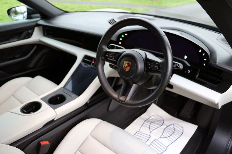 Porsche Taycan 4 Cross Turismo