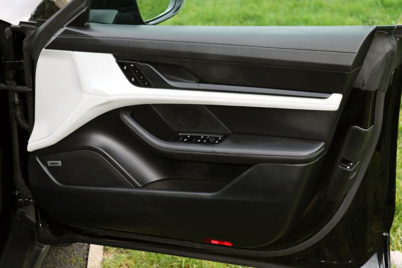 Porsche Taycan 4 Cross Turismo