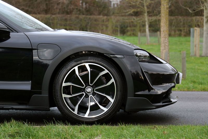 Porsche Taycan 4 Cross Turismo