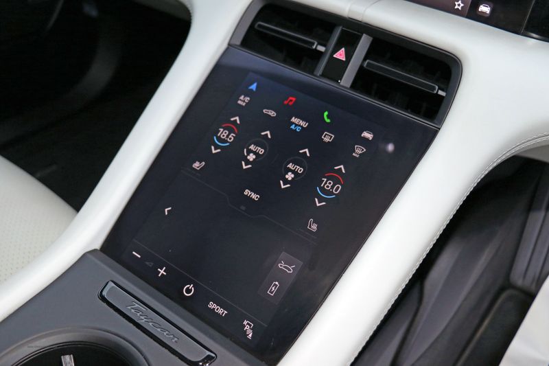 Porsche Taycan 4 Cross Turismo