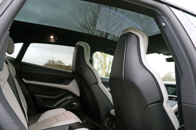 Porsche Taycan 4 Cross Turismo