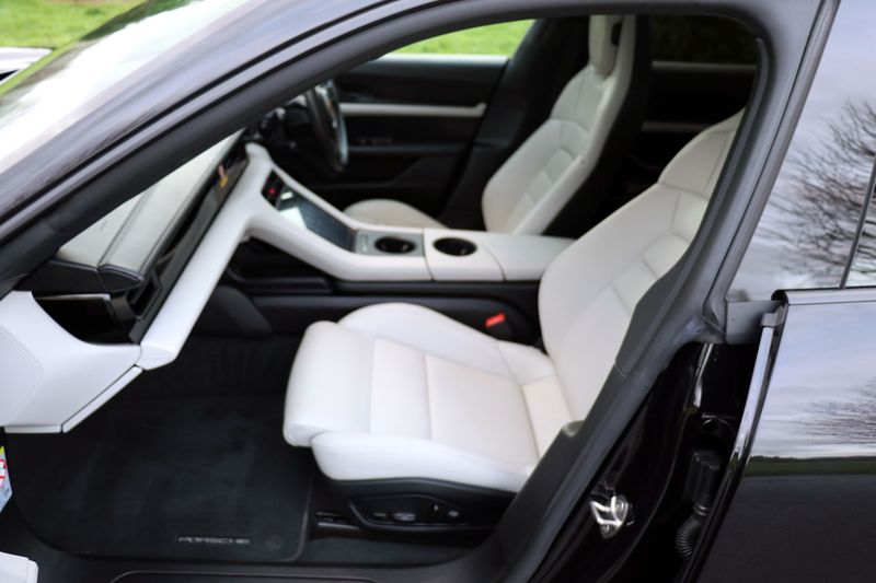 Porsche Taycan 4 Cross Turismo