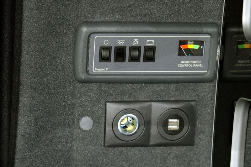 Volkswagen Transporter T6.1 T32 Highline 2.0 TDi DSG HVR Customs Conversion 4 berth