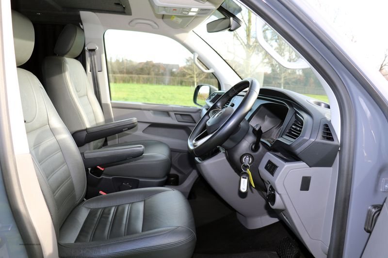 Volkswagen Transporter T6.1 T32 Highline 2.0 TDi DSG HVR Customs Conversion 4 berth