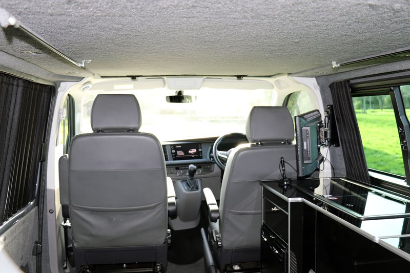 Volkswagen Transporter T6.1 T32 Highline 2.0 TDi DSG HVR Customs Conversion 4 berth