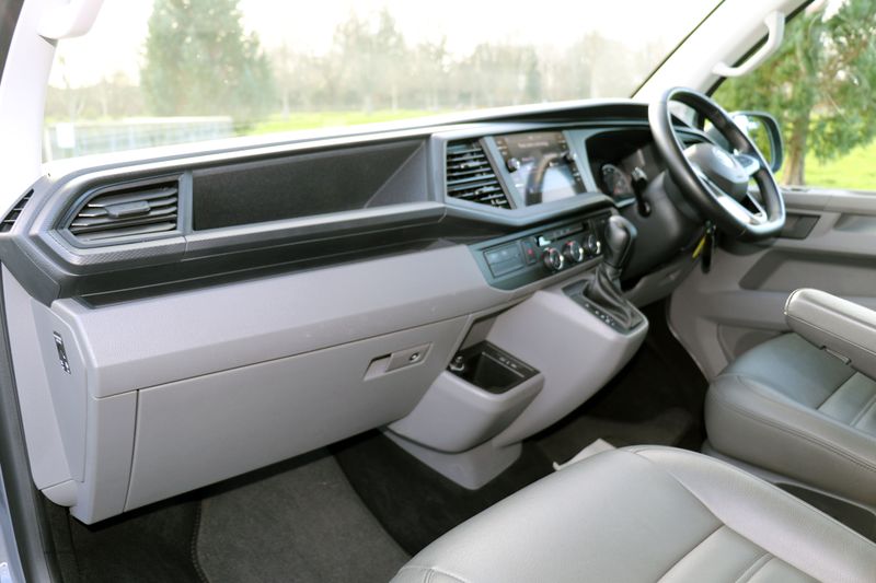 Volkswagen Transporter T6.1 T32 Highline 2.0 TDi DSG HVR Customs Conversion 4 berth