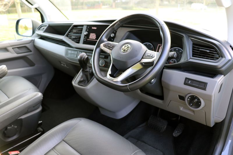 Volkswagen Transporter T6.1 T32 Highline 2.0 TDi DSG HVR Customs Conversion 4 berth