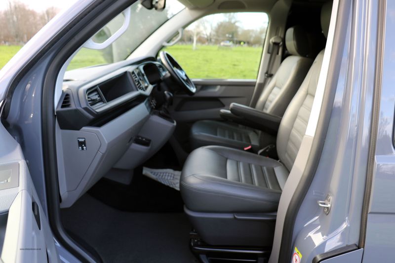 Volkswagen Transporter T6.1 T32 Highline 2.0 TDi DSG HVR Customs Conversion 4 berth