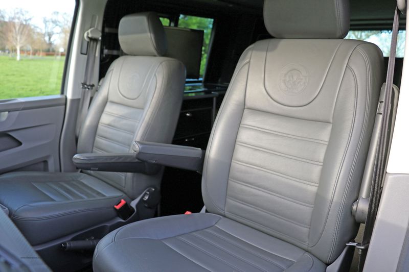Volkswagen Transporter T6.1 T32 Highline 2.0 TDi DSG HVR Customs Conversion 4 berth