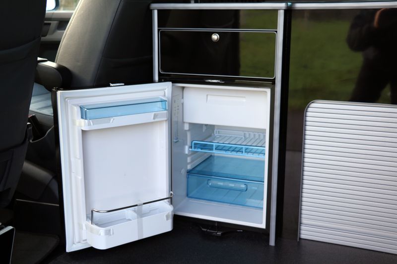 Volkswagen Transporter T6.1 T32 Highline 2.0 TDi DSG HVR Customs Conversion 4 berth