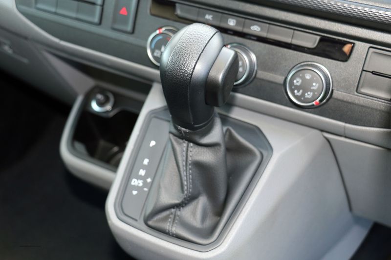 Volkswagen Transporter T6.1 T32 Highline 2.0 TDi DSG HVR Customs Conversion 4 berth