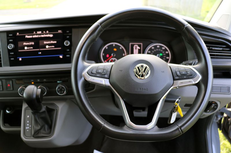 Volkswagen Transporter T6.1 T32 Highline 2.0 TDi DSG HVR Customs Conversion 4 berth