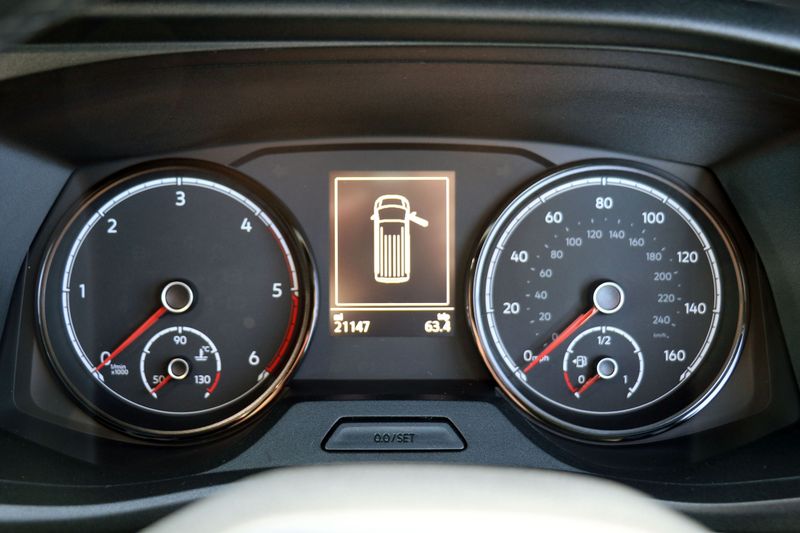 Volkswagen Transporter T6.1 T32 Highline 2.0 TDi DSG HVR Customs Conversion 4 berth