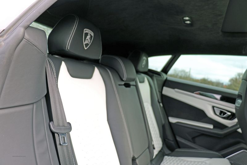 Lamborghini Urus V8 Auto